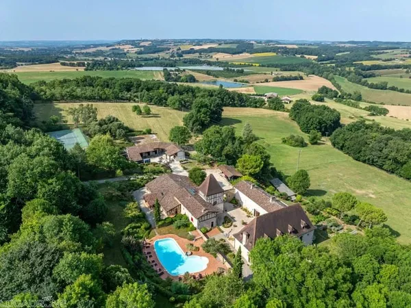 Superbe domaine avec 2 piscines niché dans la campagne lot et garonnaise