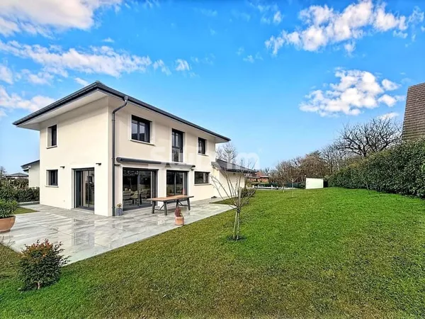 Maison neuve avec piscine à Sciez