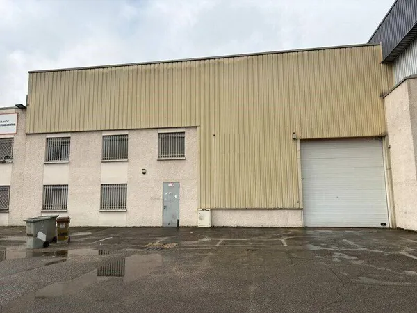 Local d'activité 451 m²