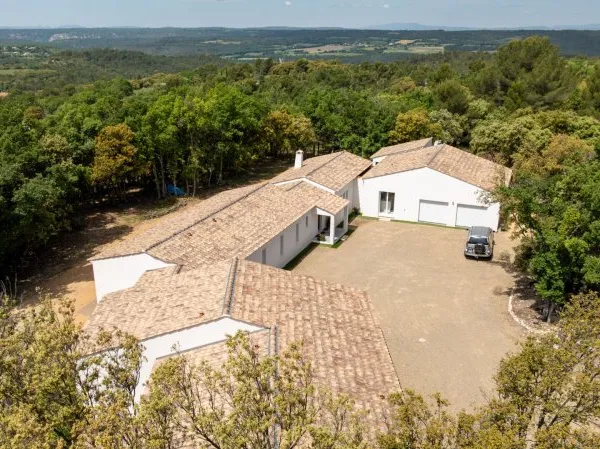 A VENDRE EN EXCLUSIVITE ! Propriété à BEAUDINARD SUR VERDON 296 m2 sur un terrain de 8243m2