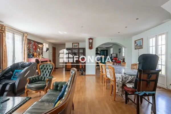 Maison 6 pièces 213 m²