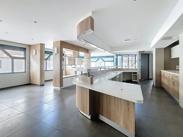 EXCLUSIVITE : THONON - LOCAL COMMERCIAL / BUREAU - 261m²