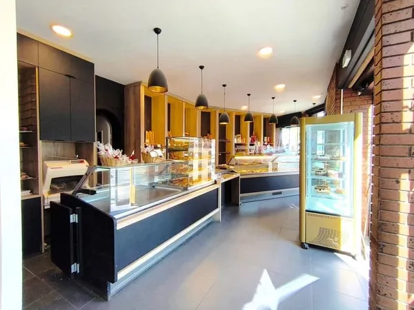 Local commercial 200 m²