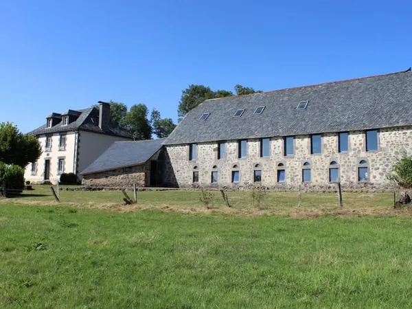 SUPERBE PROPRIETE DE CARACTERE AU COEUR DU MASSIF