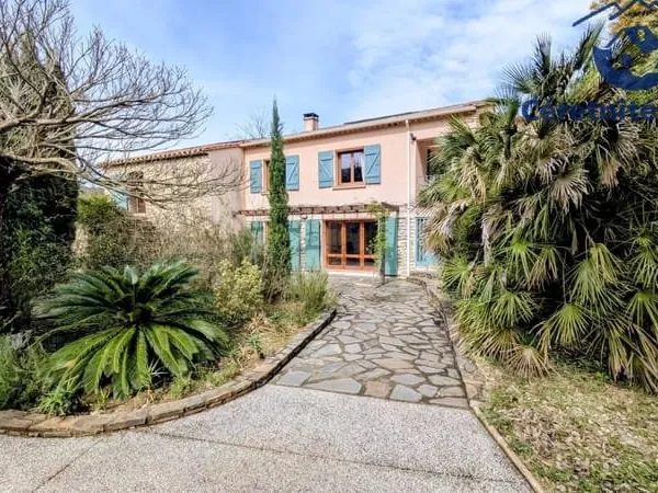 Propriété de caractère à Reynes