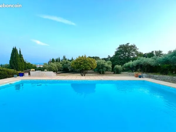 Maison 8 pièces 160m2, piscine 6 x 12 sur 4 650 m² constructible en zone UD à Lorgues