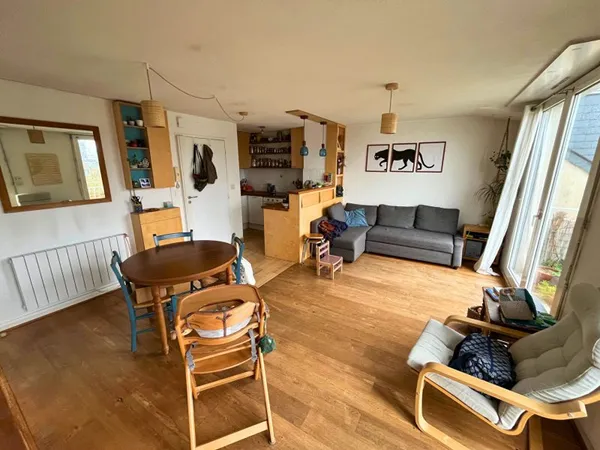 APPARTEMENT DUPLEX -DERNIER ÉTAGE - VUE SUR LOIRE