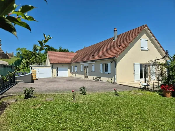 Maison Vauvillers 5 pièce(s) 163 m2 sur 43 ares de terrain