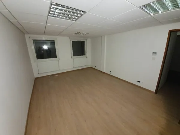 A LOUER BUREAUX CENTRE VILLE BOURG