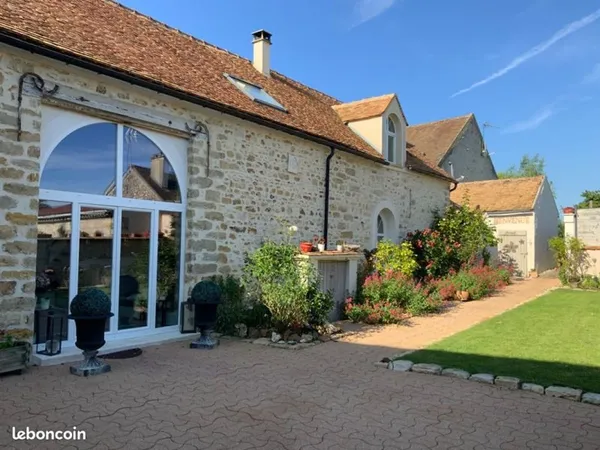 Maison 10 pièces 270 m²