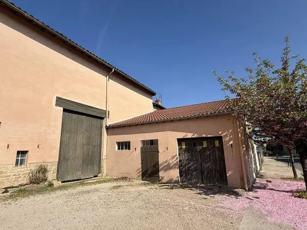 Entrepôt 263 m²