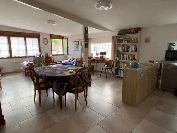 Appartement loué de 101 m2 habitables.
