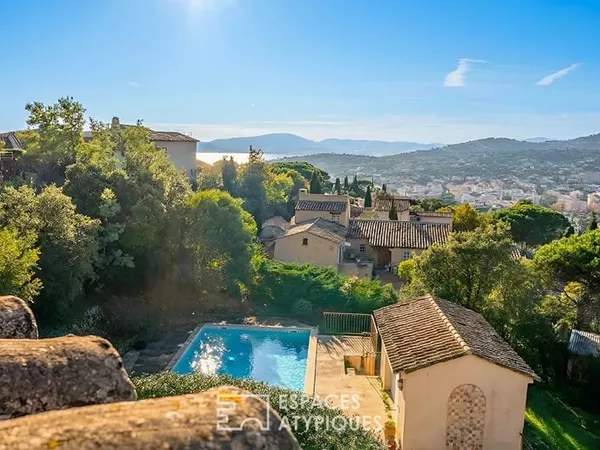 Villa des Années 70 avec Piscine dans quartier prisé