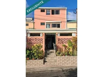 Cadre calme et volumes généreux pour cette maison familiale