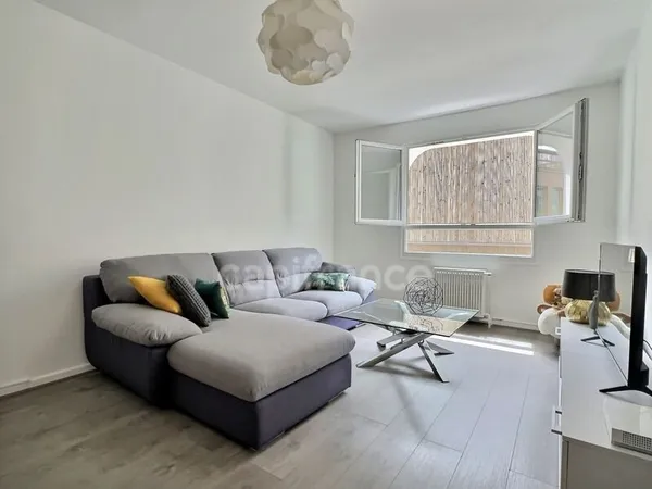 Appartement à vendre 2 pièces 48,70 m² PARIS 20EME ARRONDISSEMENT (75) en excellent état au sein d'u