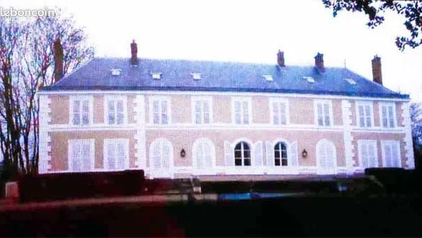 Domaine 6,8 hectares - 45 minutes de Paris - vente enchères : mise à prix 200.000 euros - le 13 mai 