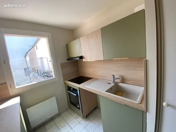 Appartement entièrement rénové avec parking 32 rue de Patay proche Quartier Dunois