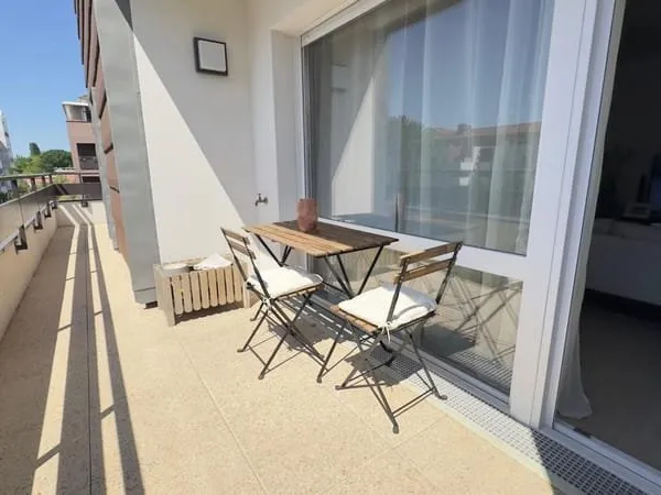 F4 avec terrasse, SANS TRAVAUX, parking double