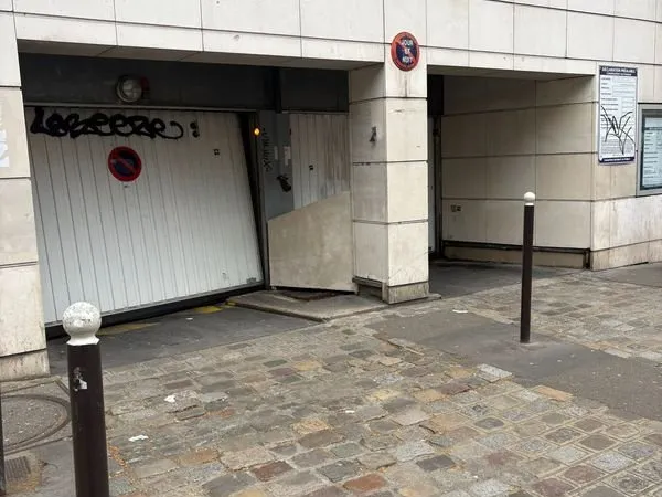 Place de Parking 17eme. Quartier Batignolles