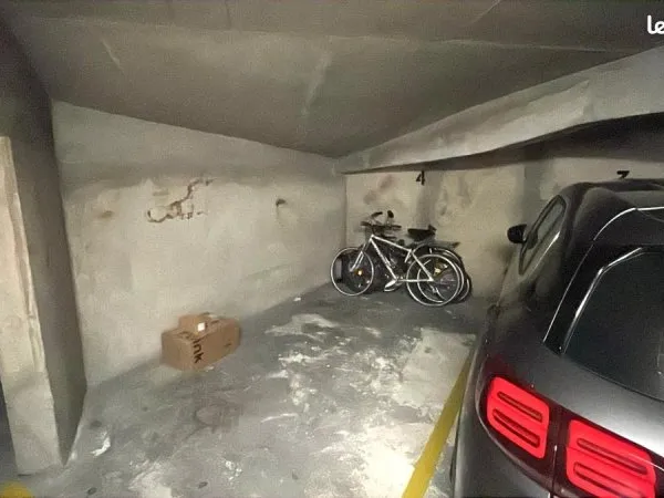 Place de parking sécurisée + borne de recharge électrique - Boulogne-Billancourt (92100)