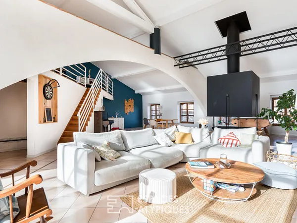 Maison d'exception, vues et terrasses en coeur de village