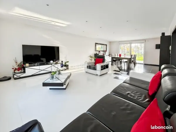 Maison 7 pièces 341 m²