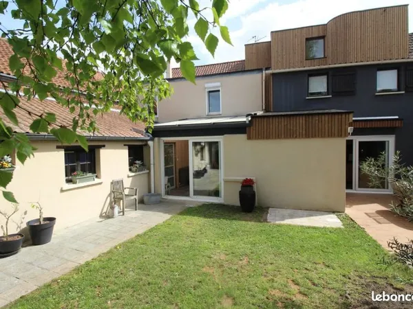 Maison 9 pièces 221 m²