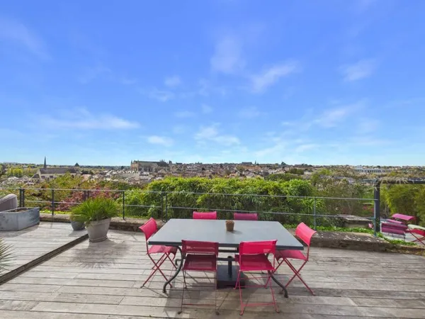 Maison d'exception de 220 m² avec vue panoramique sur Poitiers , 5 chambres ,jardin