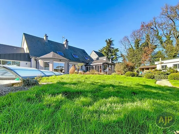 Maison 8 pièce(s) 257.84 m2