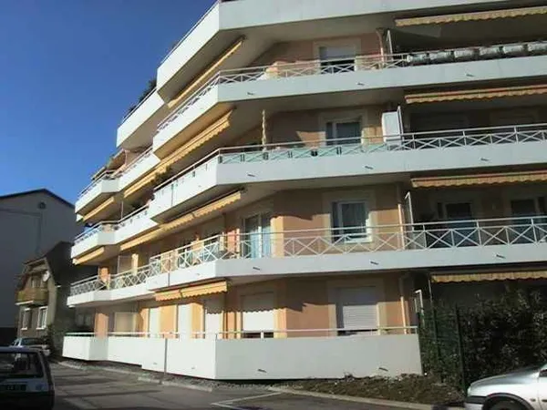 Parking proche douane Moellusulaz