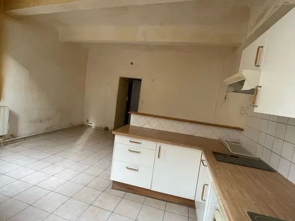 • Centre Aix - T2 40 m² avec cave - Travaux - Fort potentiel