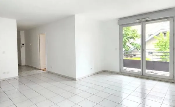 Place Saint-Luc T2 immeuble standing.