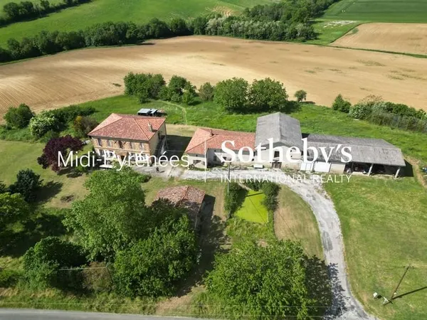 Rare à 30 mn de Toulouse, propriété de 30 hectares