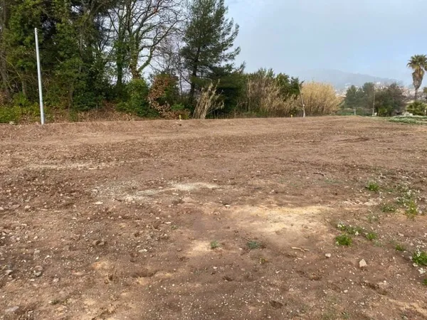 Terrain 255 m²