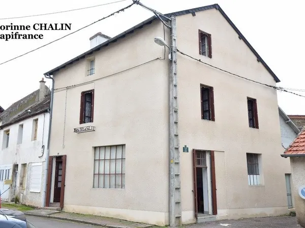 Maison à vendre 7 pièces LE DONJON (03)