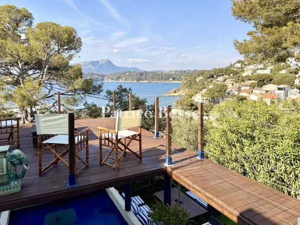 Au Pradet, à 5 min à pied de la plage, avec vue sur la mer et la montagne, maison des années 1950 ré