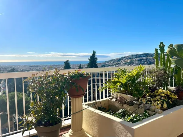 NICE GAIRAUT DERNIER ETAGE 3P 90 M2 TERRASSE 100 M2 - PISCINE