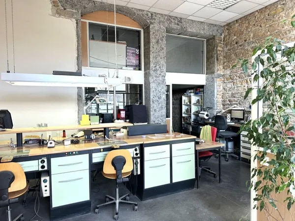 Local professionnel 103 m²