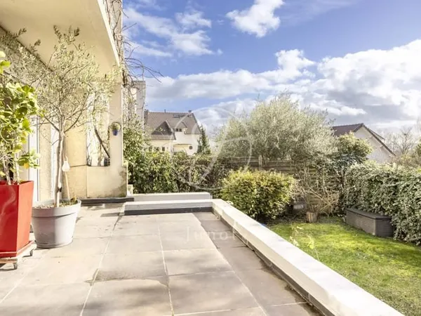 Suresnes - FECHERAY - Maison de 193 m² - 4 chambres - Jardin - Terrasses - Garage - Sous-sol