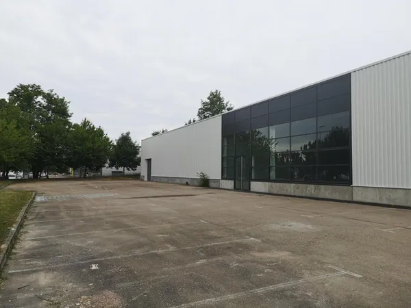 Local commercial 900 m²