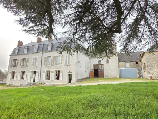 Propriété de caractère avec dépendance et grand terrain