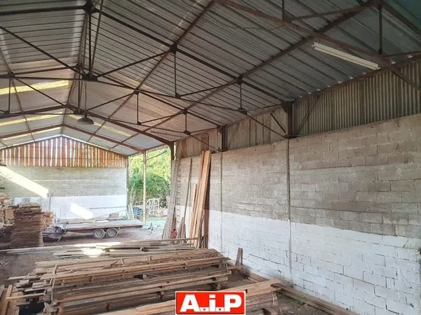 Maison 5 pièces 900 m²