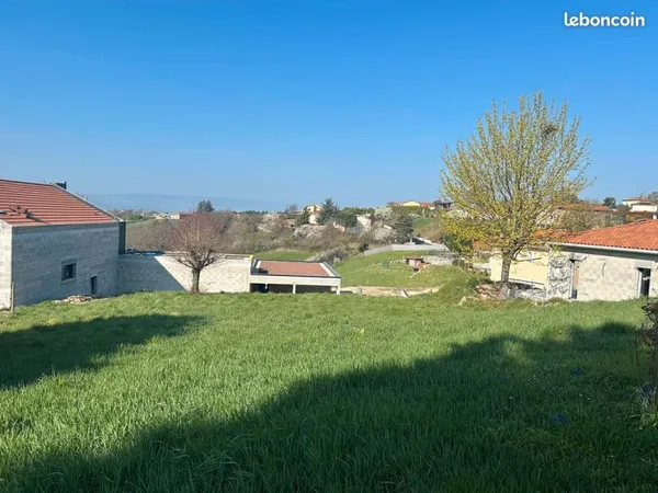 Terrain viabilisé avec permis purgé - environnement calme en impasse - Avernay