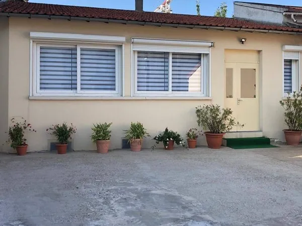 Boutique 2 pièces 135 m²