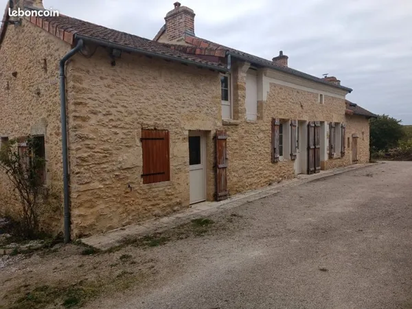 Maison ancienne en pierres apparentes