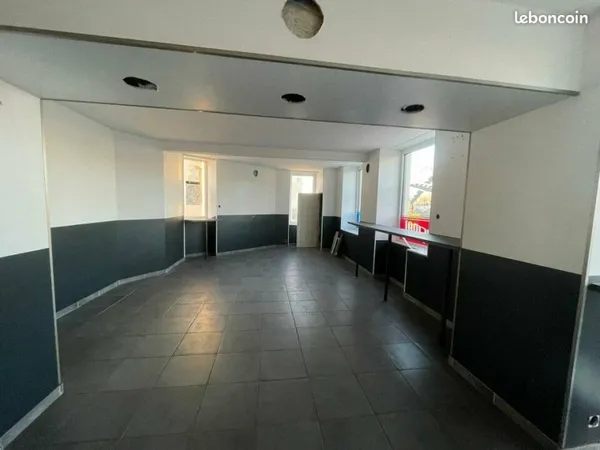 LOCAL COMMERCIAL 80 m² LA ROCHE SUR YON