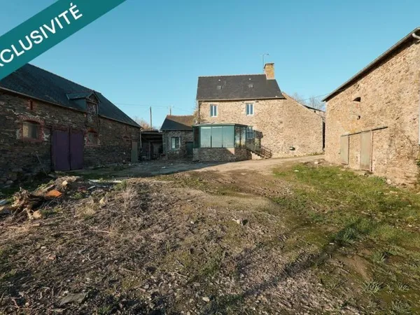 Ancien corps de ferme à rénover à seulement 5 mn du centre ville de Vitré