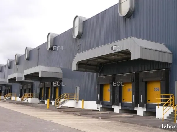 Local logistique 8 021 m²