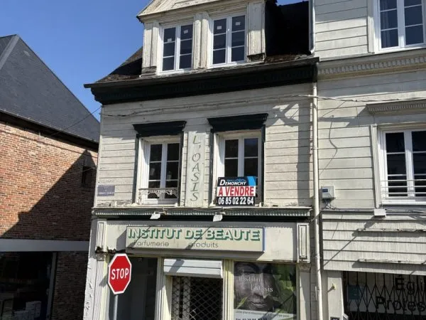 IMMEUBLE SITUÉ DANS LE CENTRE D'AUMALE