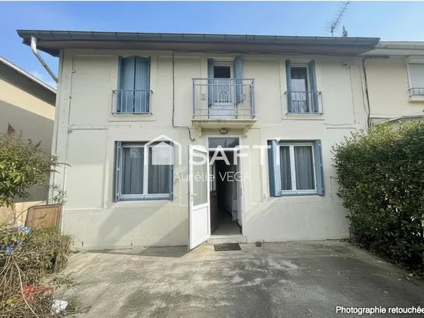 Villa T5 avec jardin, garage et dépendances